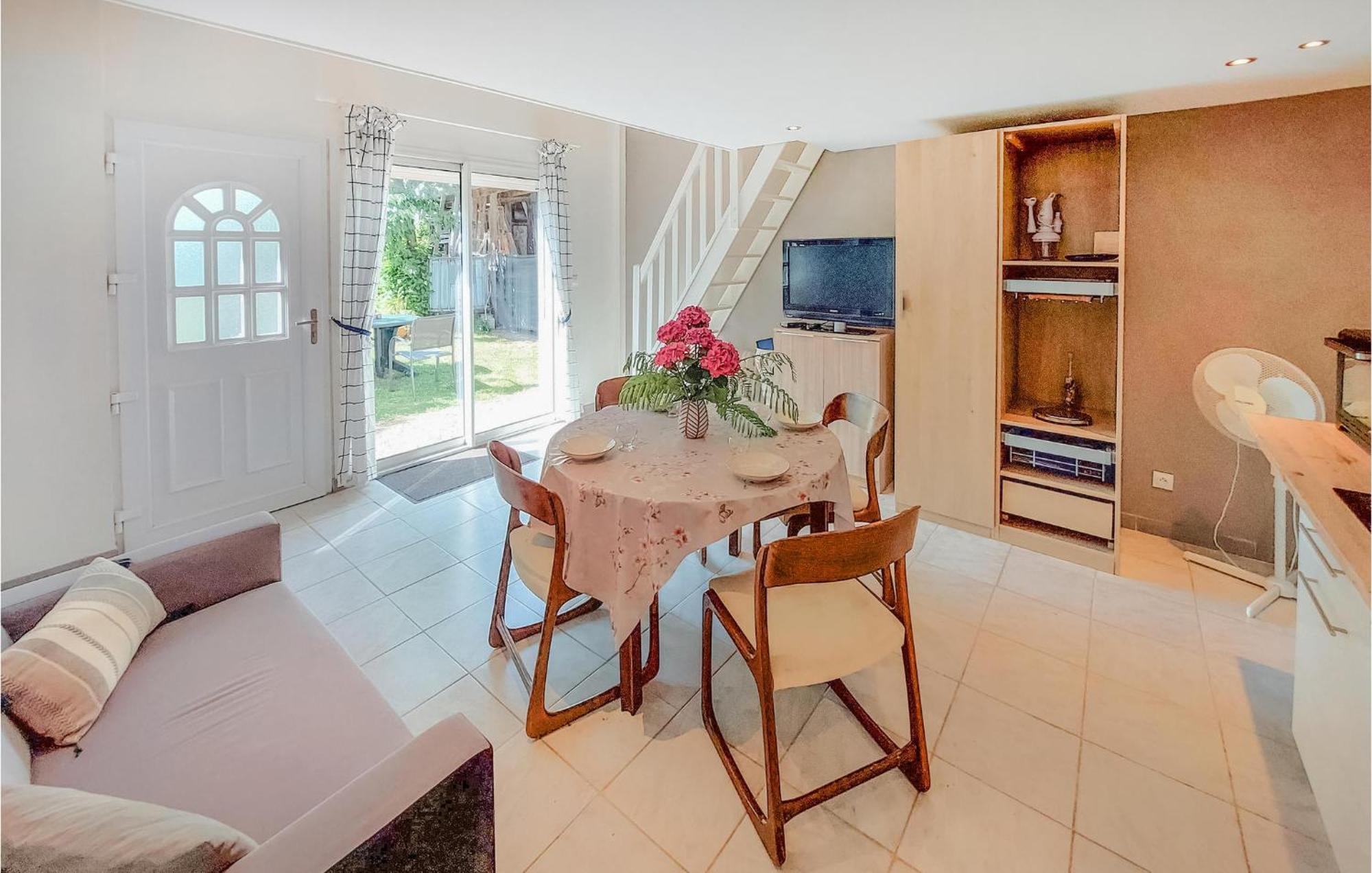 Gorgeous Home In Molinet With Wifi 外观 照片
